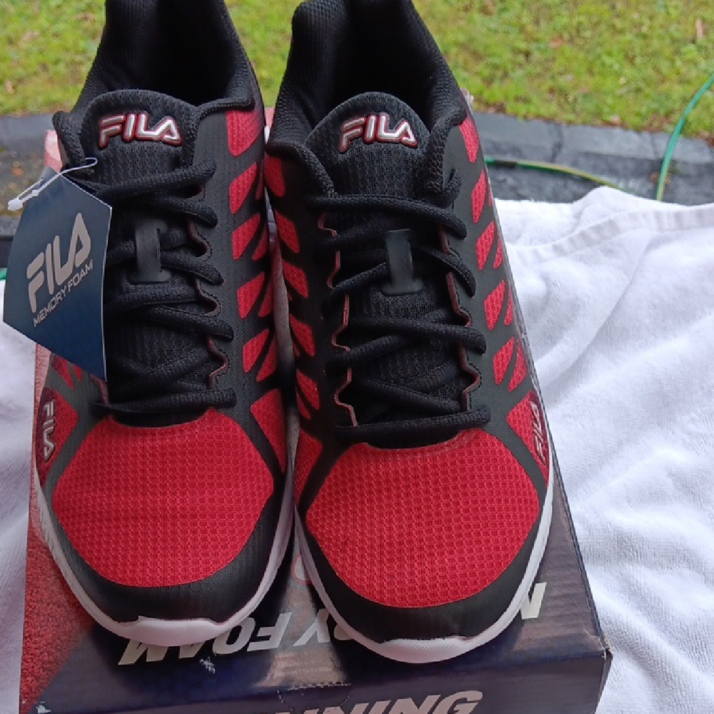 Fila Black and Red Running Shoes